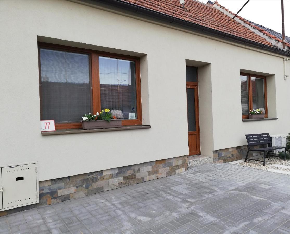 Apartman Lednicka Breclav Luaran gambar